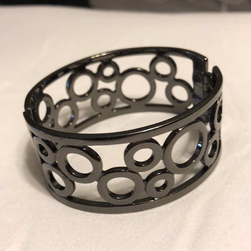 Metal circle bracelet